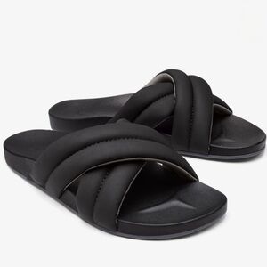 New! OluKai Size 7 Hila Women’s Puffy Slide Sandals Black